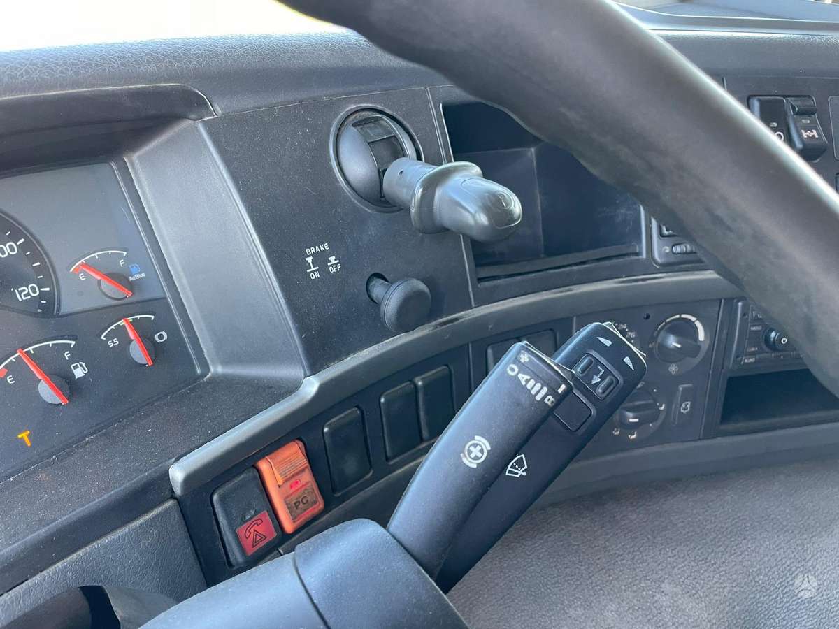 Volvo FM 420 6X2, single sleeper