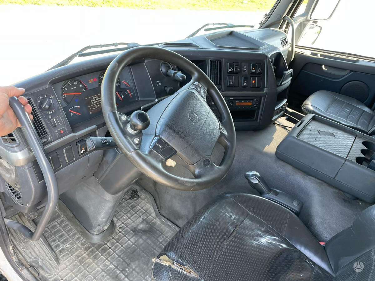 Volvo FM 420 6X2, single sleeper