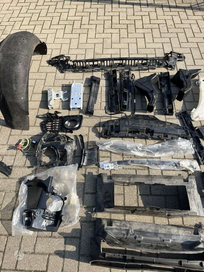 BMW 3 serija Tik dalys nuotraukose