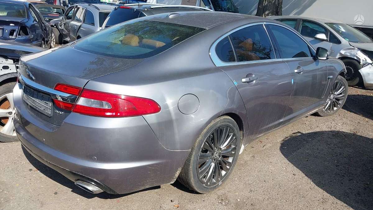 Jaguar XF по частям