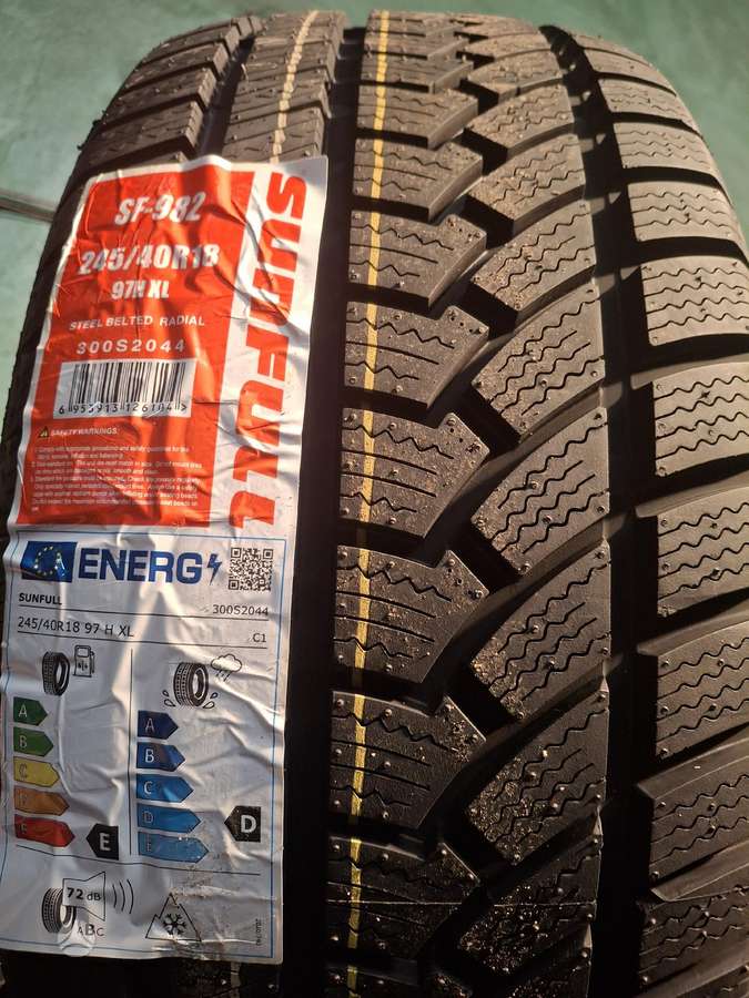 Sunfull Sf982.2025m., winter 245/40 R18