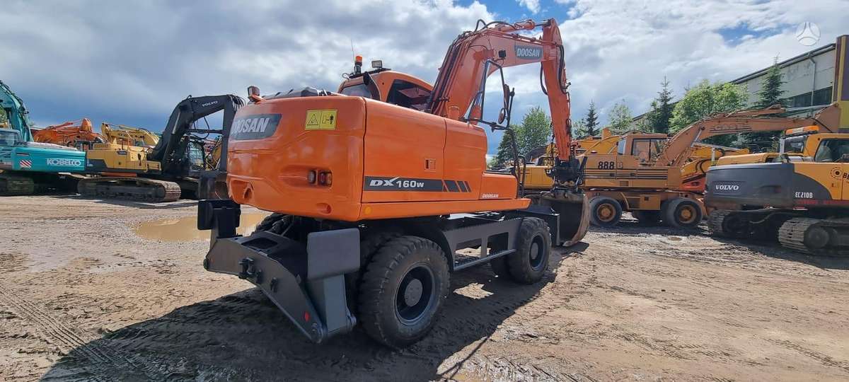 Doosan DX160W, excavator