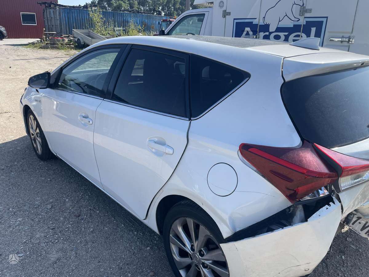 Toyota Auris dalimis