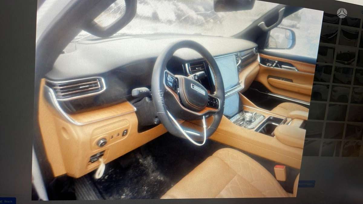 Jeep Grand Wagoneer dalimis