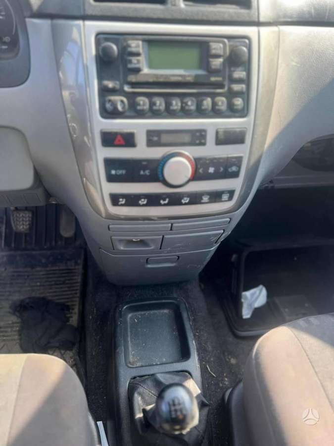 Toyota Avensis Verso dalimis