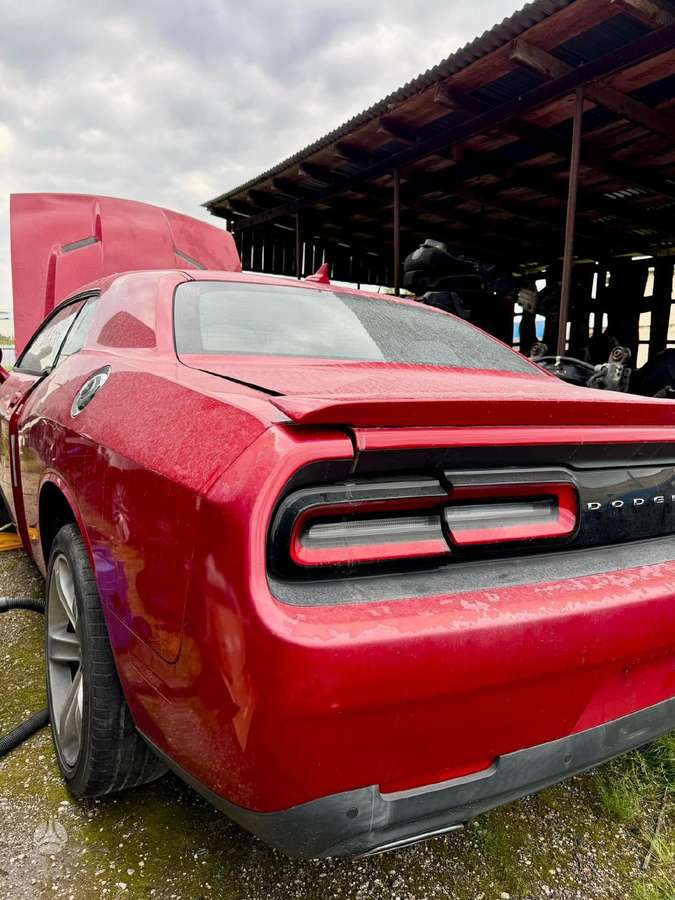 Dodge Challenger по частям