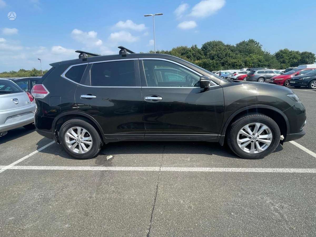 Nissan X-Trail for parts