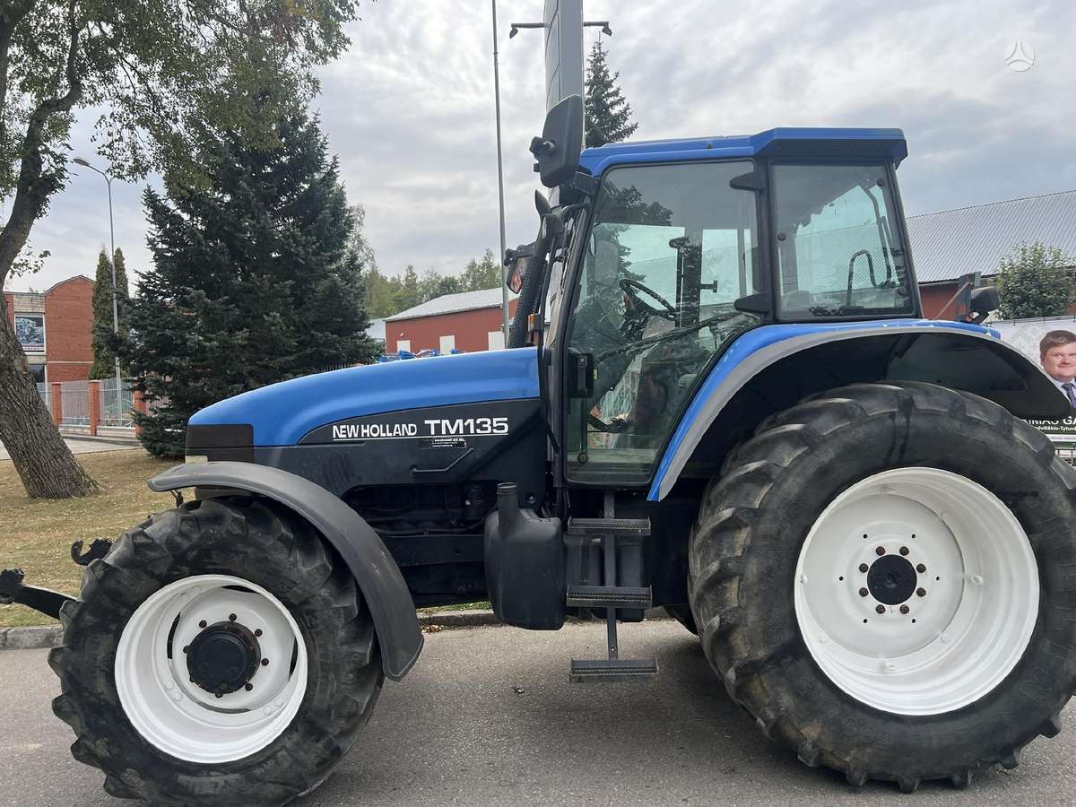 New Holland TM 135, traktoriai