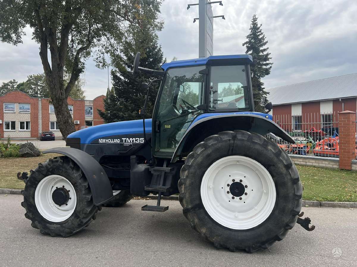 New Holland TM 135, traktoriai