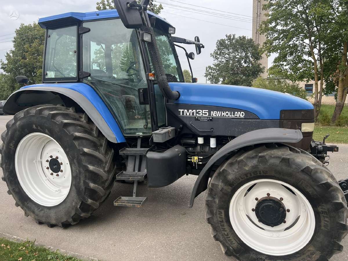 New Holland TM 135, traktoriai