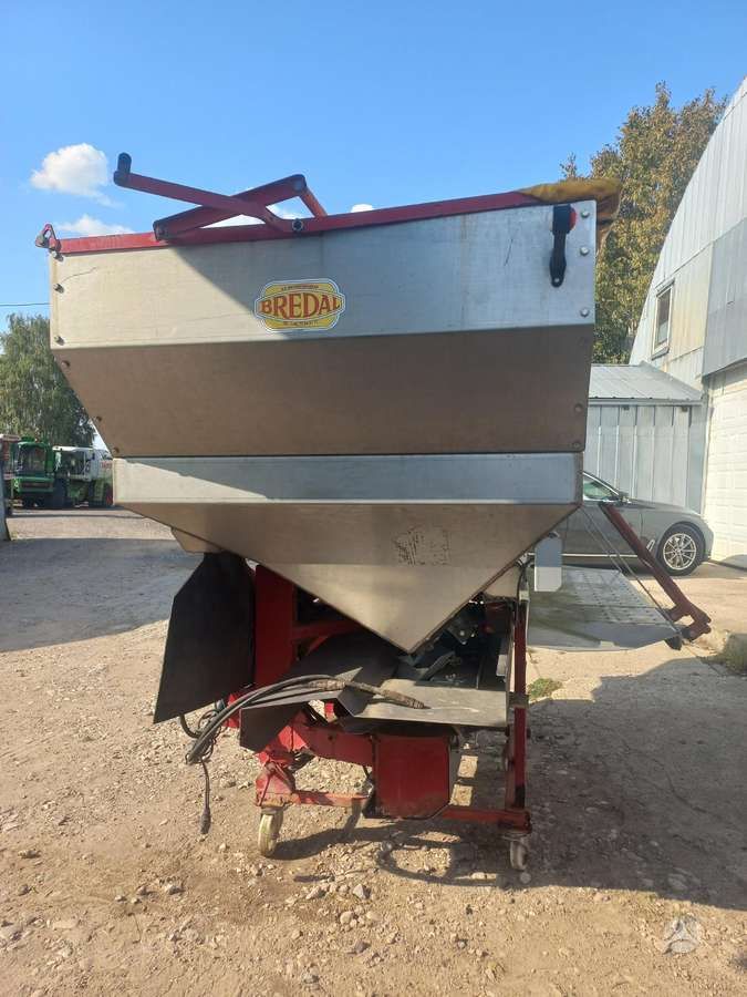 Bredal B-4500, spreaders