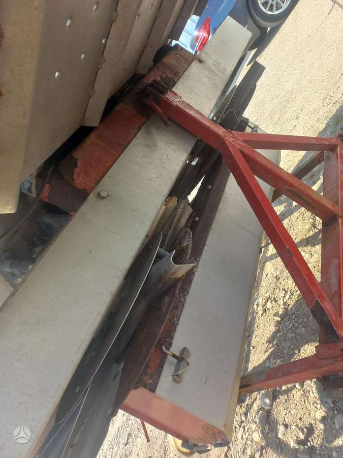 Bredal B-4500, spreaders