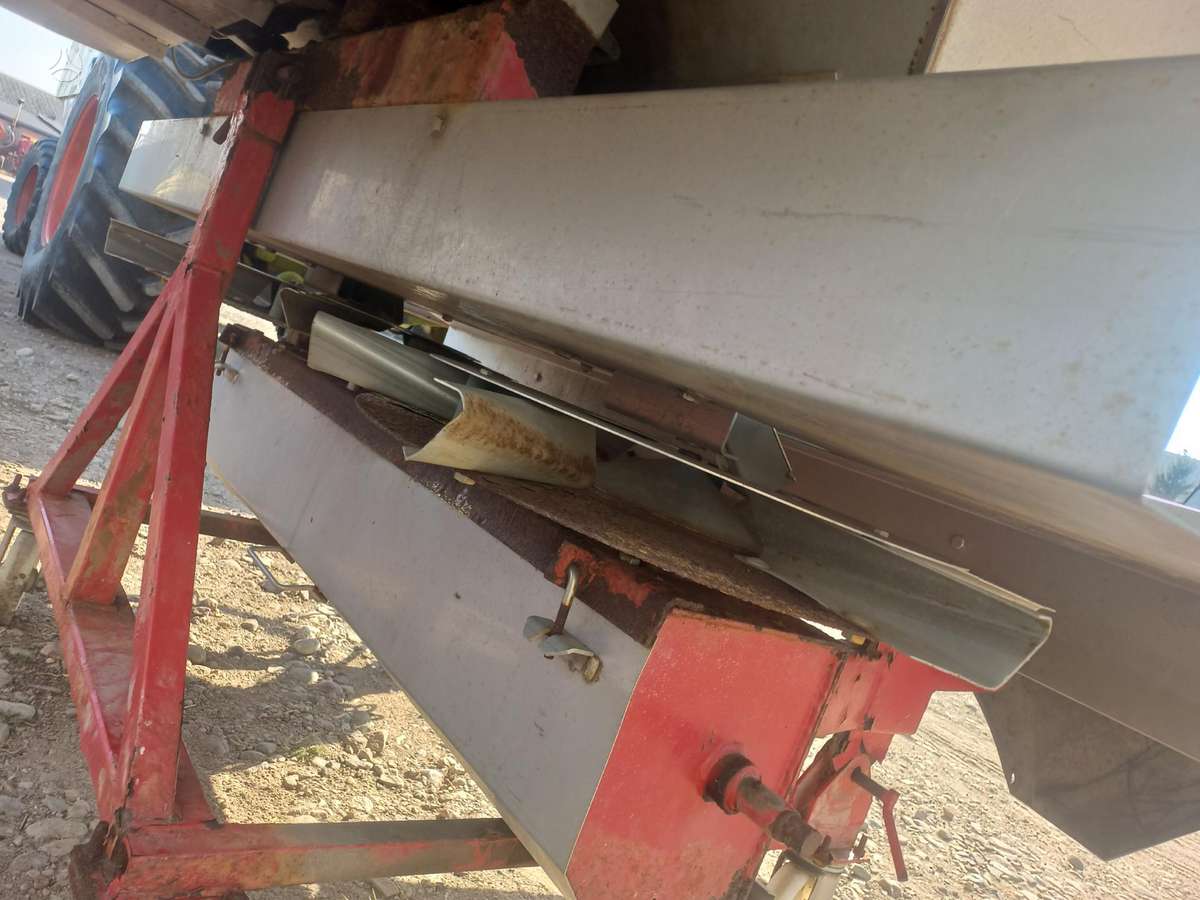 Bredal B-4500, spreaders