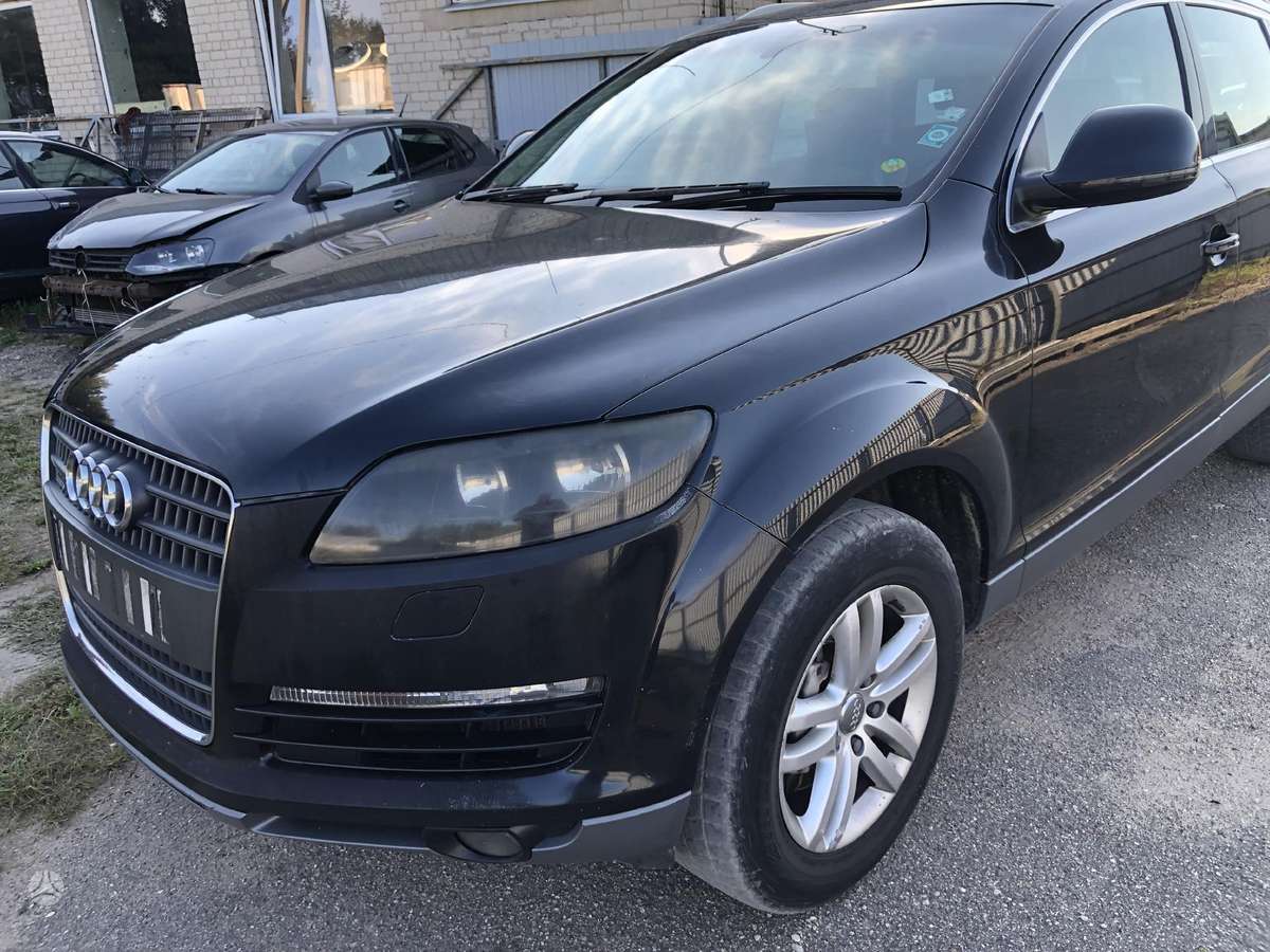 Audi Q7 for parts
