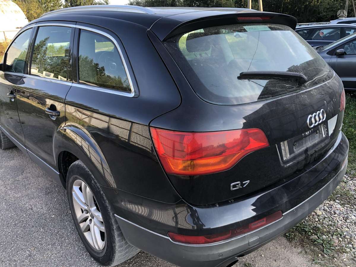 Audi Q7 for parts