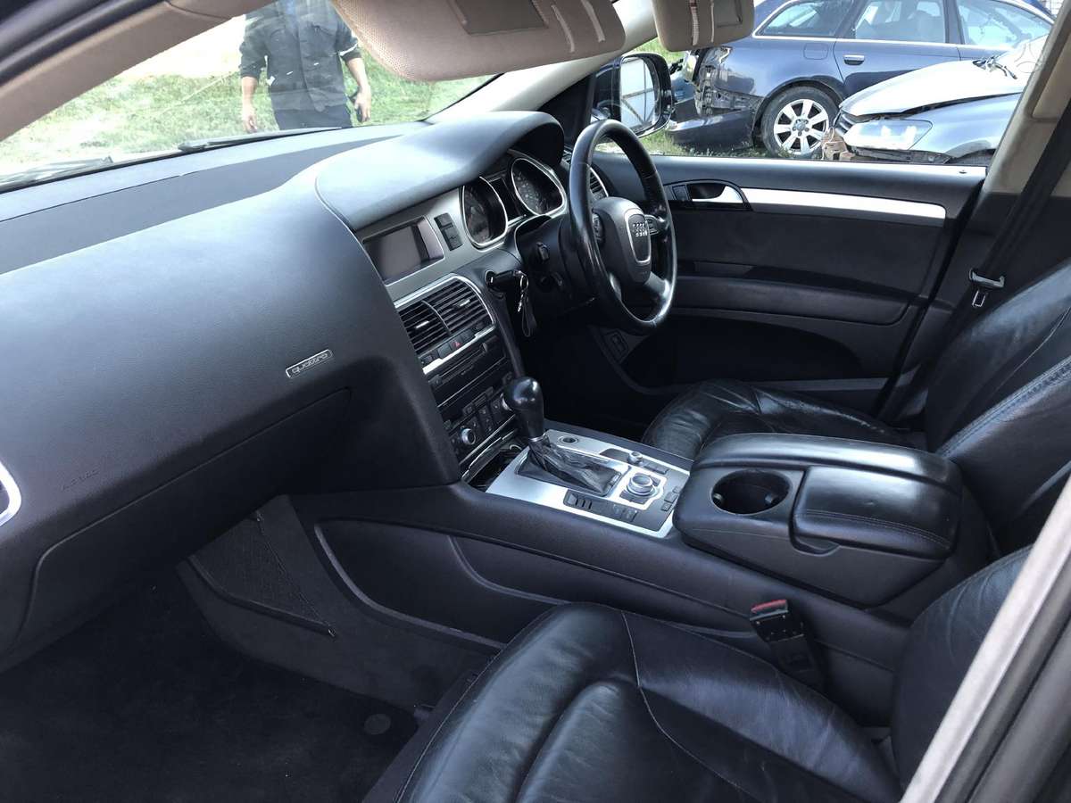 Audi Q7 for parts