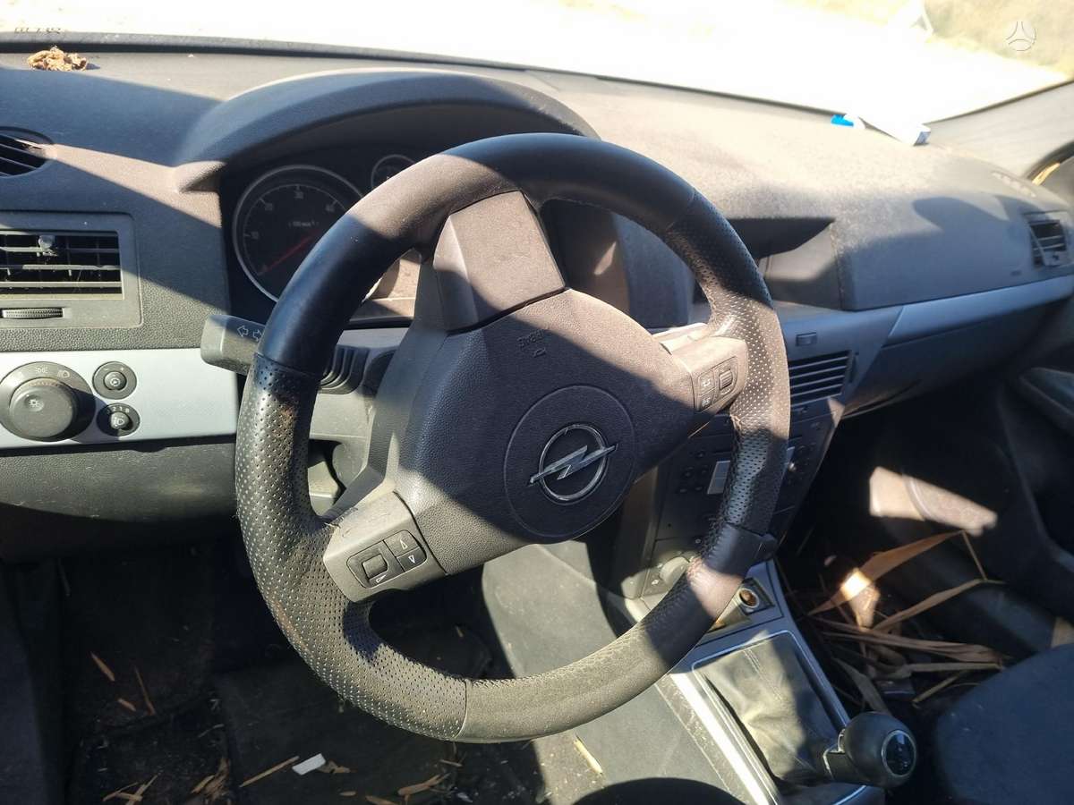Opel Astra Prašiškių g 53 12 angaras