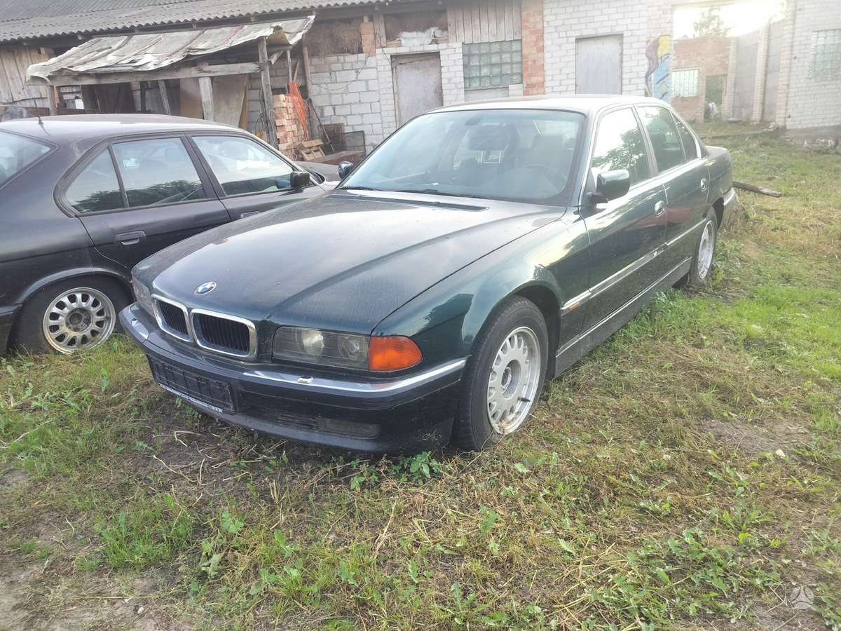 BMW 740, 4.4 l., Седан