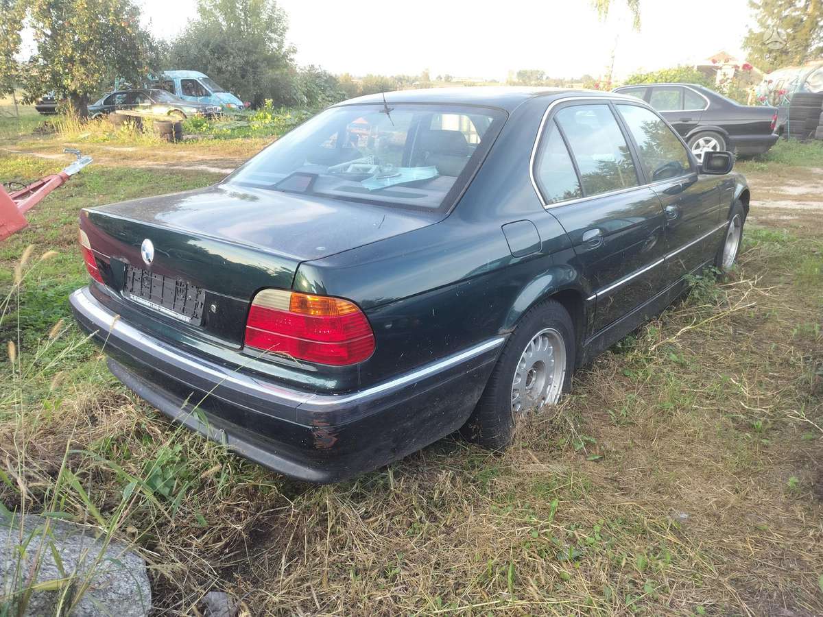 BMW 740, 4.4 l., Седан