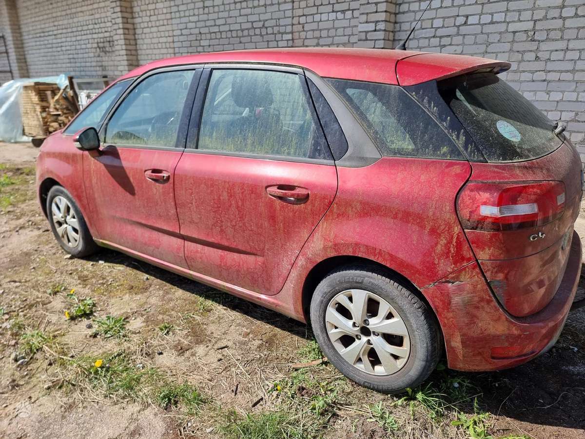 Citroen C4 Picasso dalimis