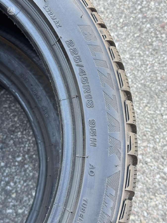 Bridgestone BLIZZAK LM-32, winter 225/45 R18