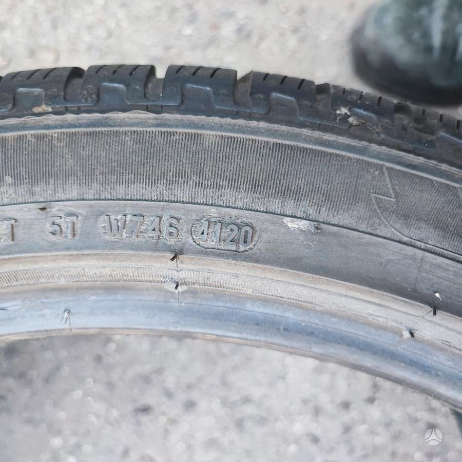 Pirelli +275/40-21, winter 305/35 R21