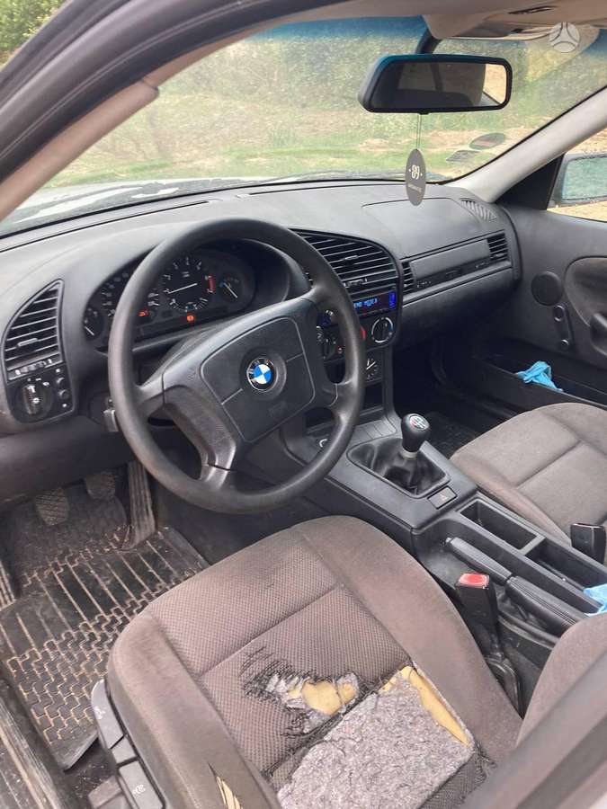 BMW 318 dalimis