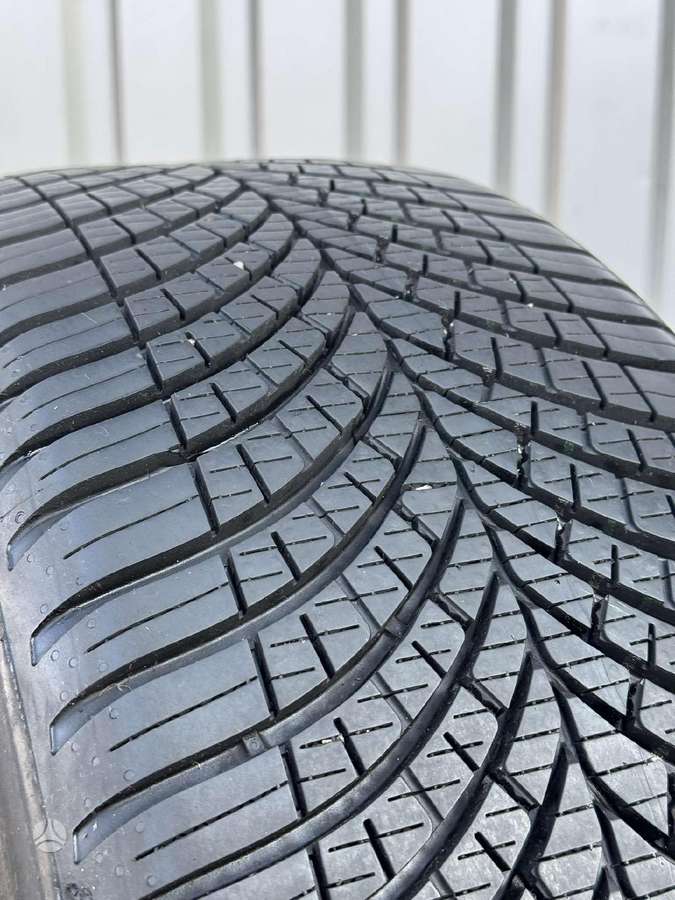 Goodyear VECTOR 4 SEASONS GEN-3, всесезонные 215/40 R18
