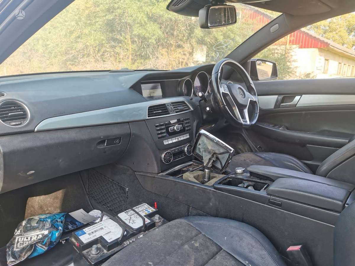 Mercedes-Benz C250 dalimis
