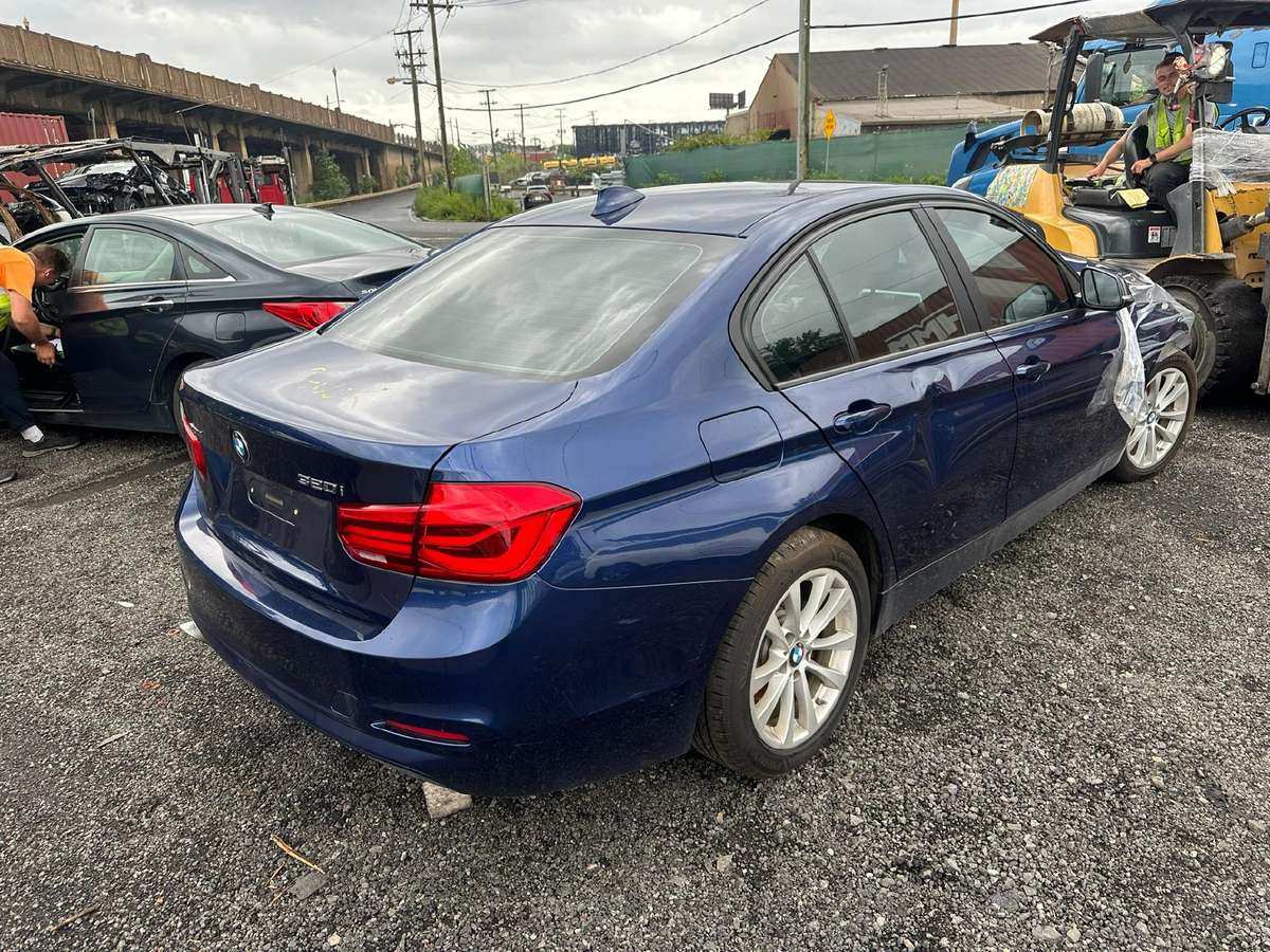 BMW 320 по частям. Usa amerika auto dalimis
