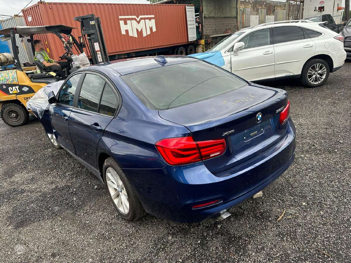 BMW 320 dalimis. Usa amerika auto dalimis