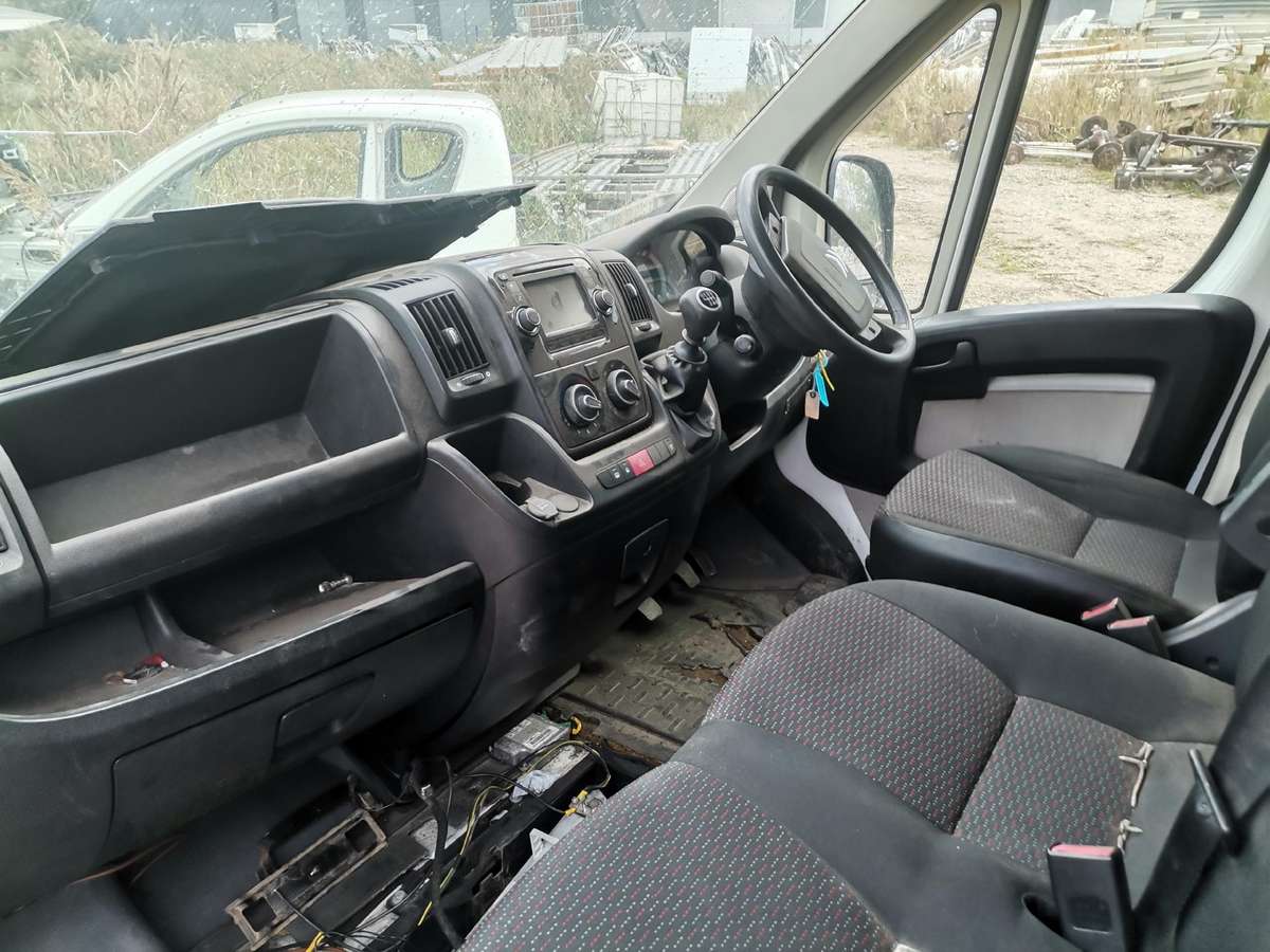 Peugeot BOXER, cargo vans