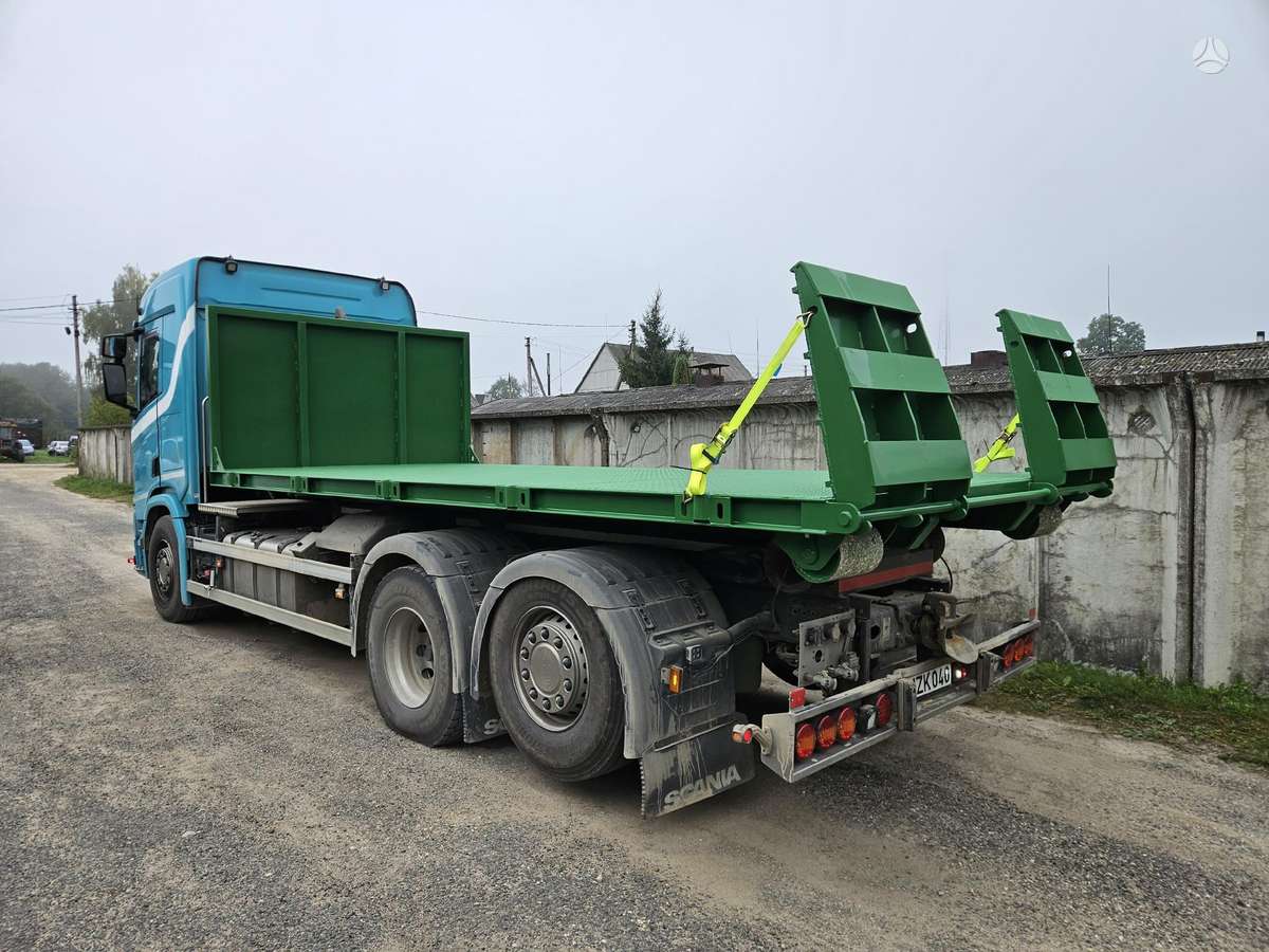 -Kita- Kabliu užtraukiama platforma, waste containers