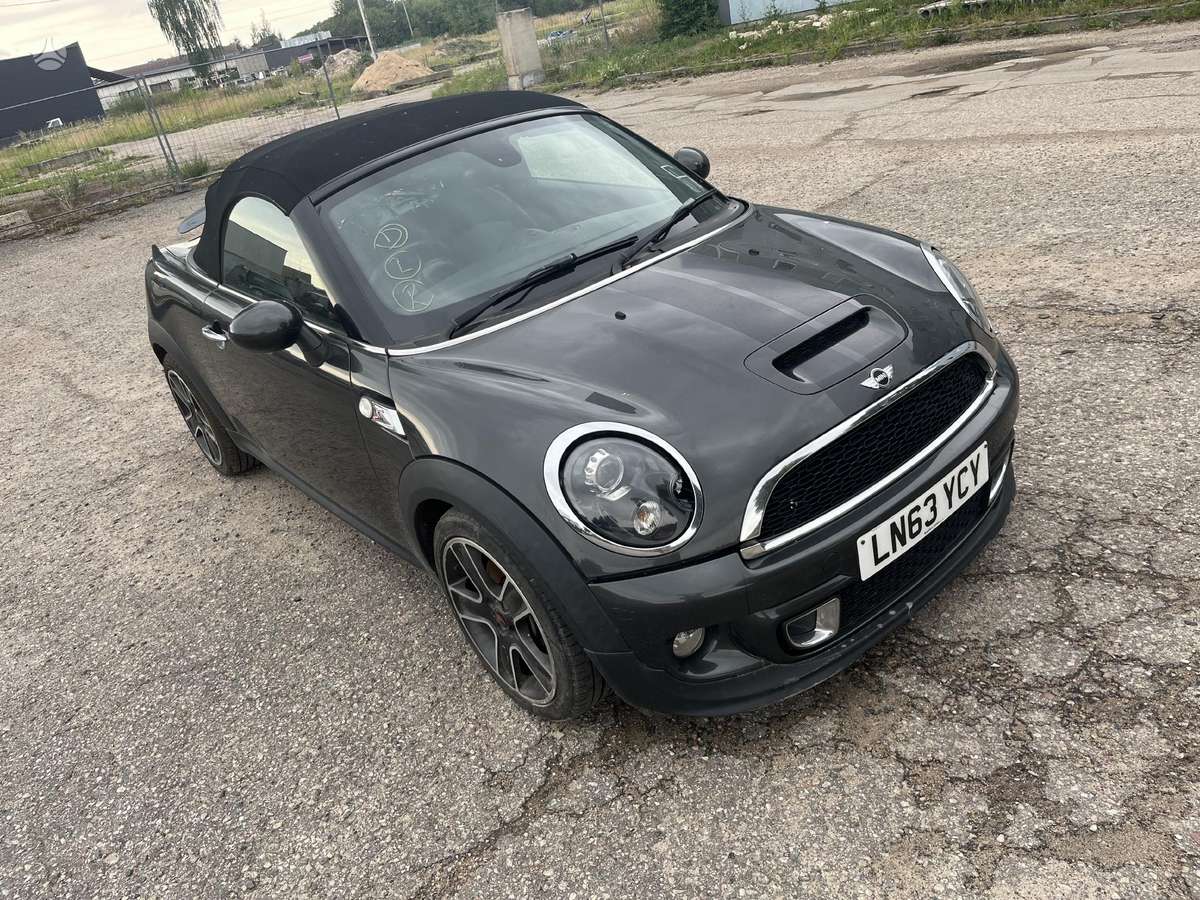Mini Cooper dalimis. Dalimis