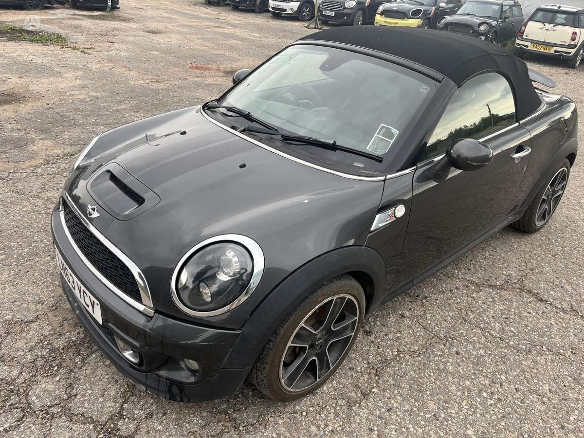 Mini Cooper dalimis. Dalimis