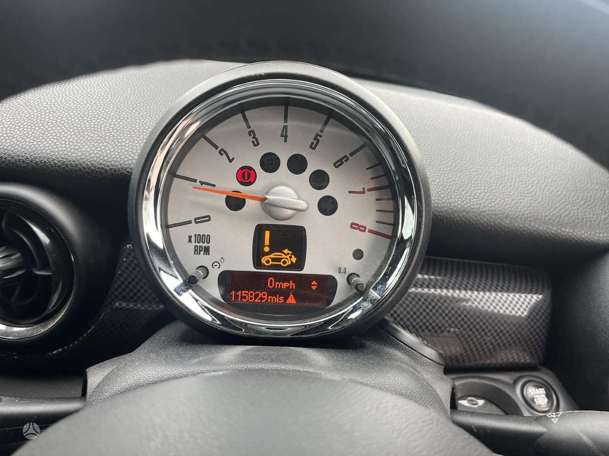 Mini Cooper rezerves daļās. Dalimis