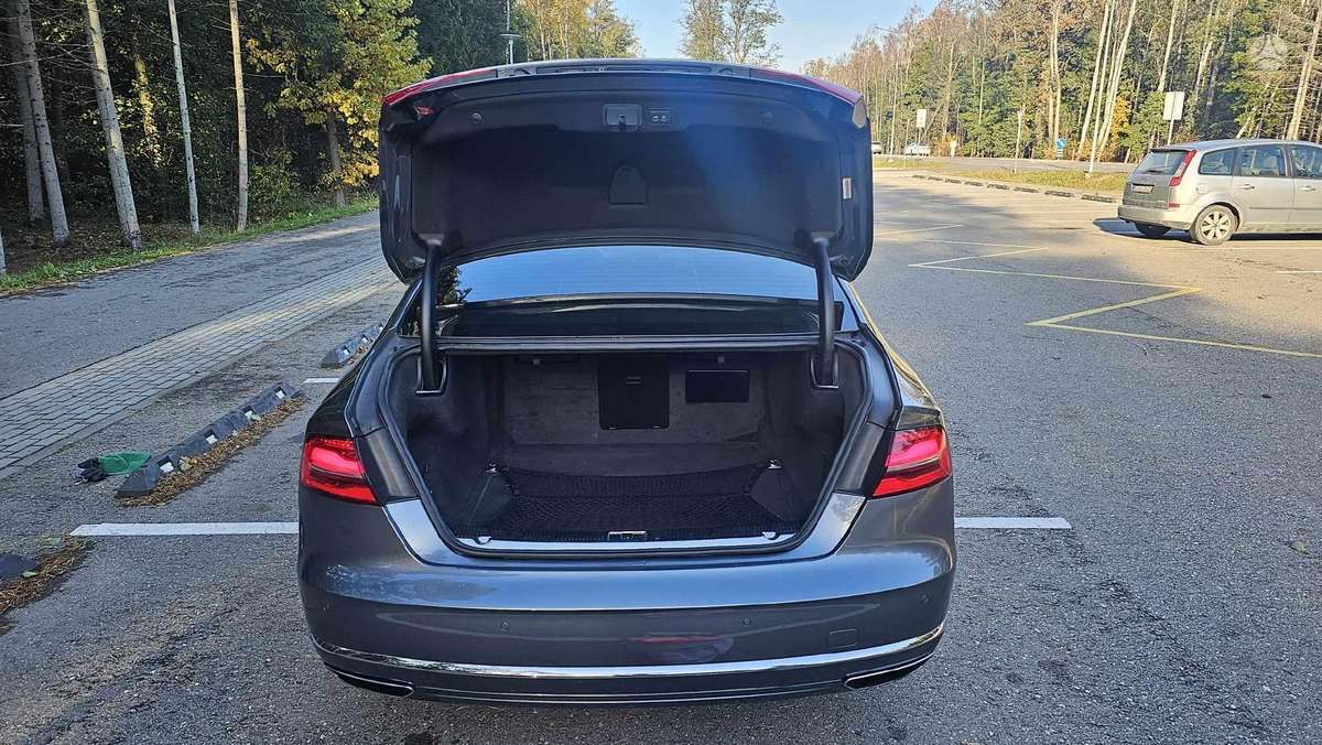 Audi A8, 3.0 l., Седан