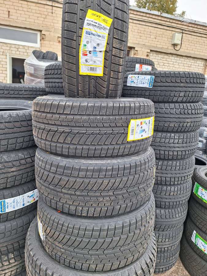 Austone, ziemas 235/40 R18