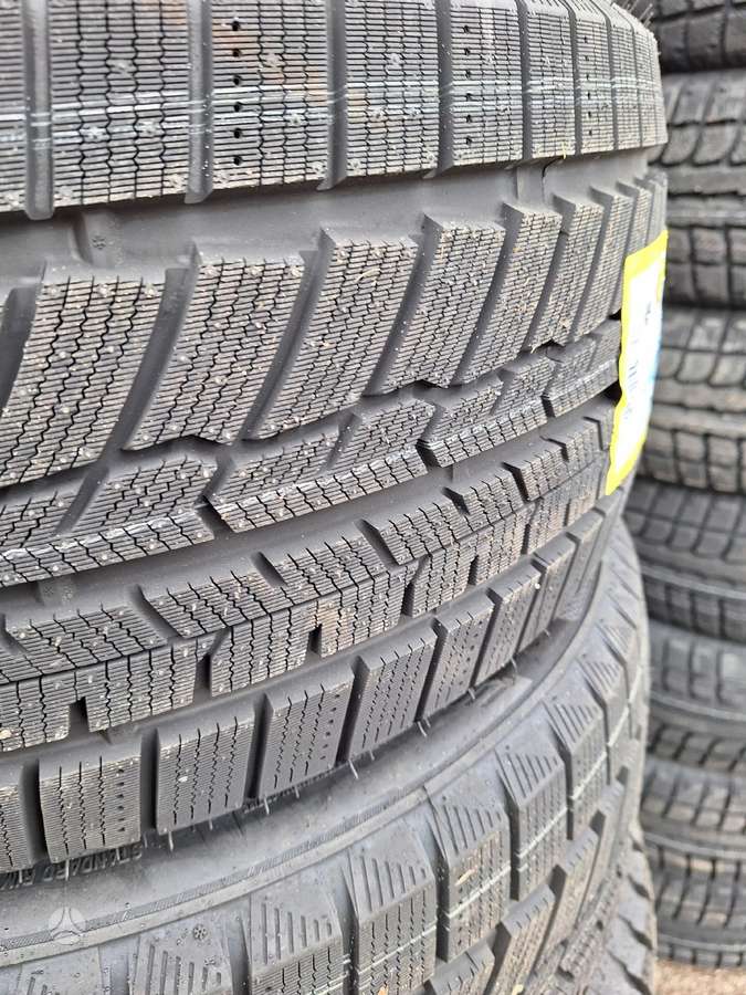 Austone, ziemas 235/40 R18