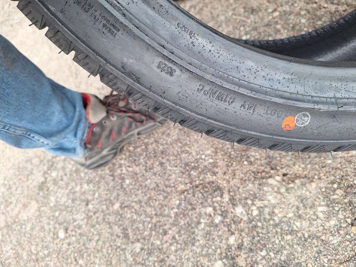 Austone, ziemas 235/40 R18
