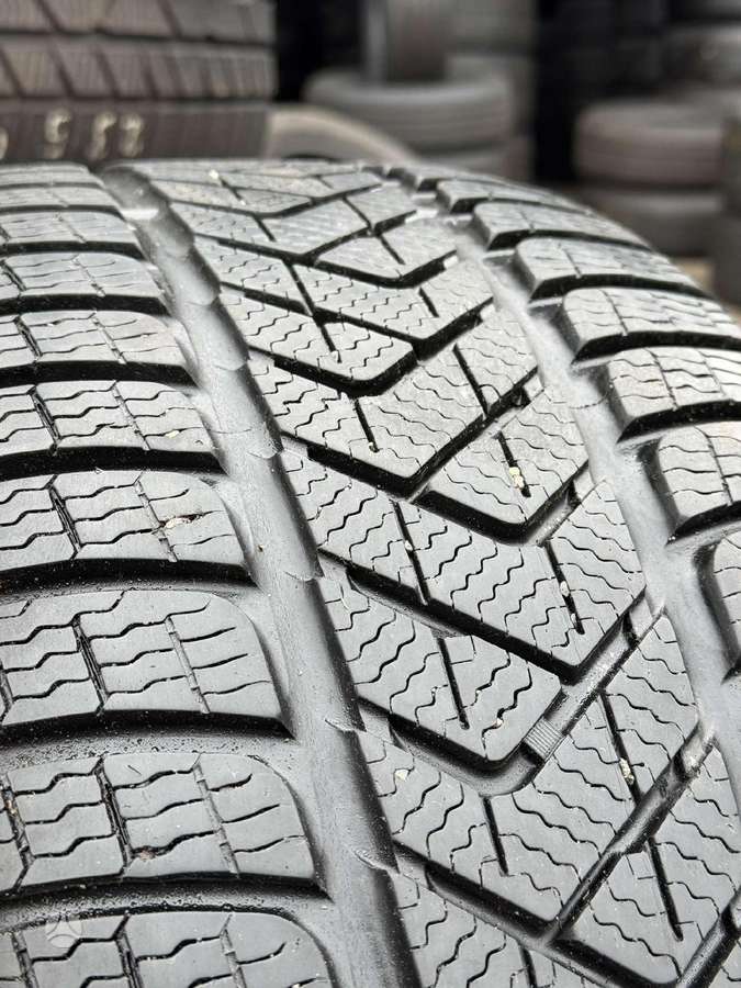Pirelli WINTER SOTTOZERO 3, winter 235/35 R19