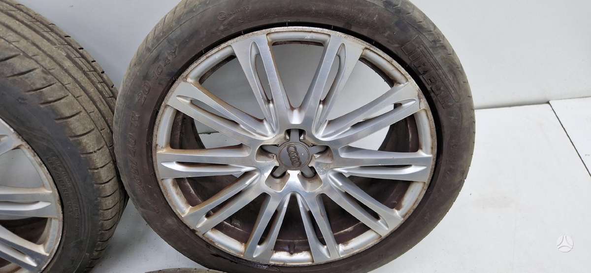 Audi A8, light alloy, R20