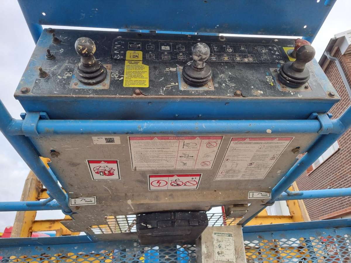 Genie S-125, локтевые подъёмники