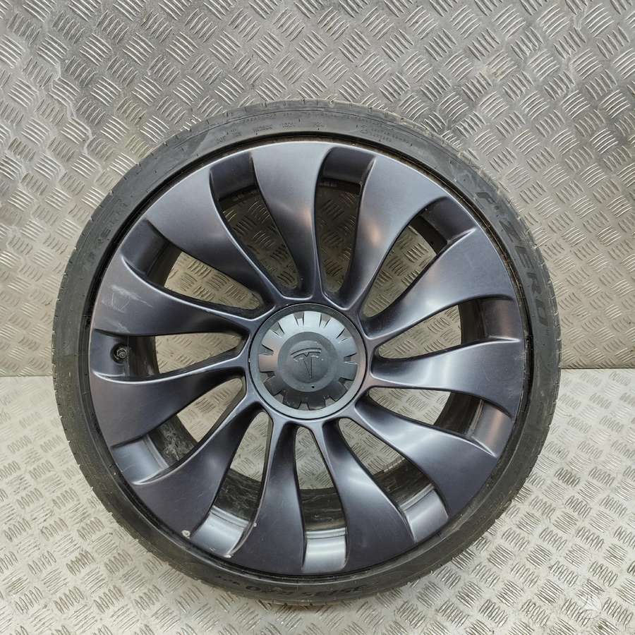 TESLA Model 3, light alloy, R20