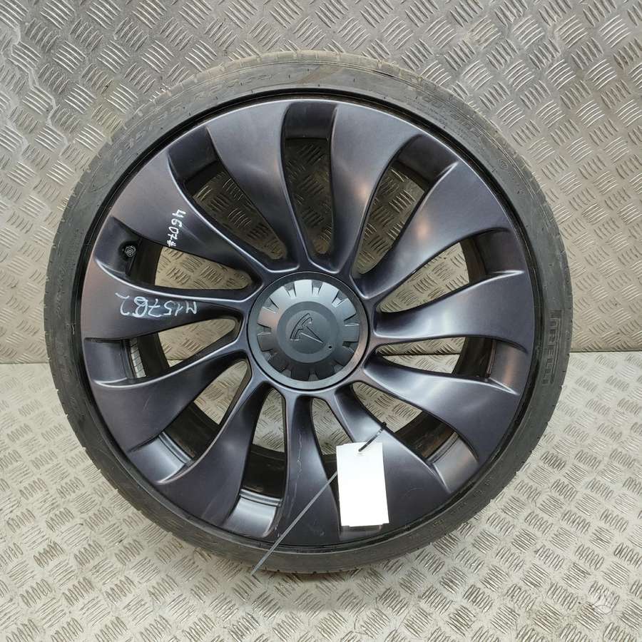 TESLA Model 3, light alloy, R20
