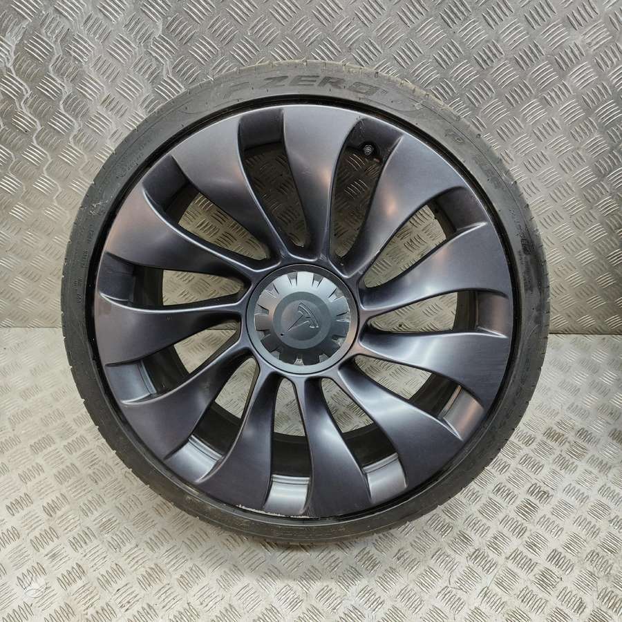 TESLA Model 3, lengvojo lydinio, R20