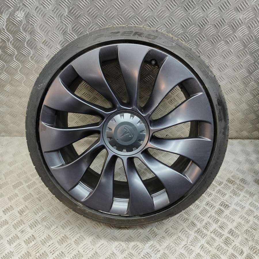 TESLA Model 3, light alloy, R20