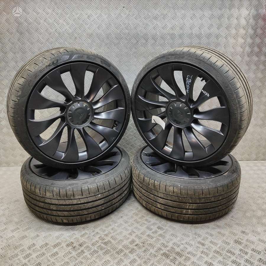 TESLA Model 3, light alloy, R20