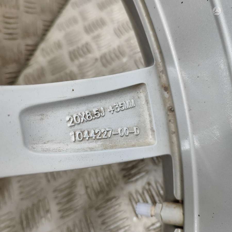 TESLA Model 3, light alloy, R20