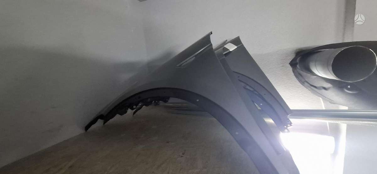 Tesla Model X kėbulo dalys
